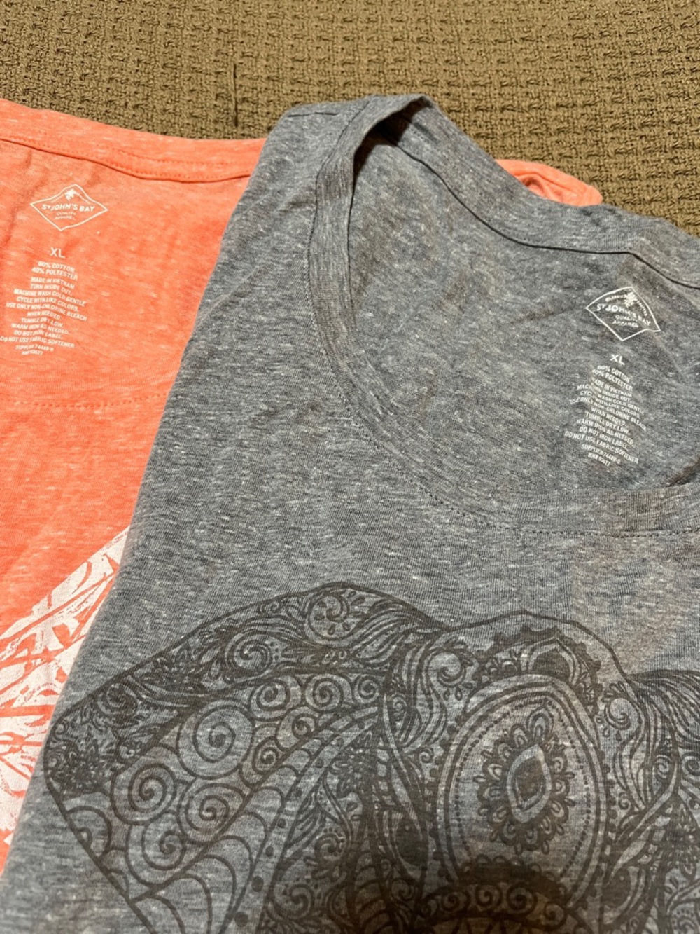 6 Women’s Graphic St John’s Bay T-Shirts—Size XL - Picture 5 of 5